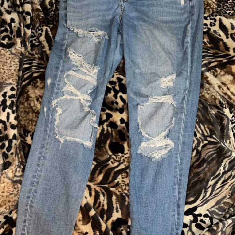American Eagle Outfitters Light Blue Distressed Skinny Jeans